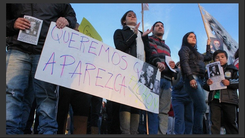 Familiares y amigos de Gerardo Escobar este miércoles a la tarde.