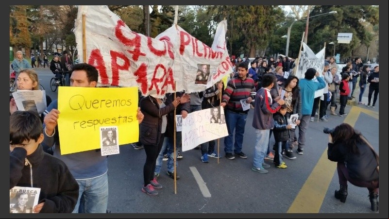“Queremos respuestas”, expresaron los manifestantes.