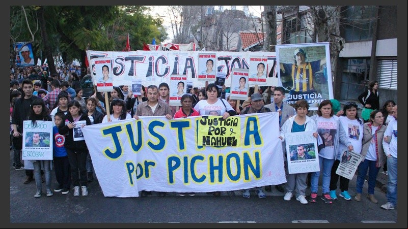 Familiares de víctimas unidos para pedir justicia. (Alan Monzón/Rosario3.com)