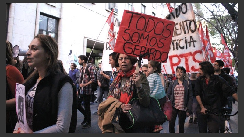 Una nutrida marcha recorrió las calles de la ciudad. (Alan Monzón/Rosario3.com)