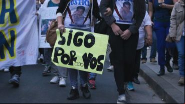 Uno de los carteles visto en la marcha de este jueves. (Alan Monzón/Rosario3.com)