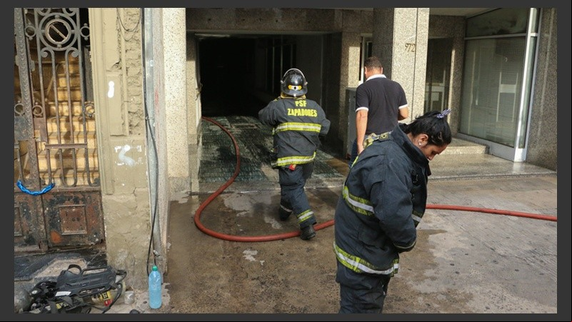 Varias dotaciones de bomberos trabajaron en el lugar.