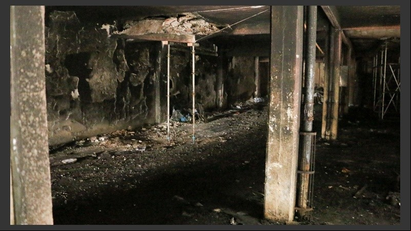 Así quedó la cochera, lugar donde se originó el incendio.