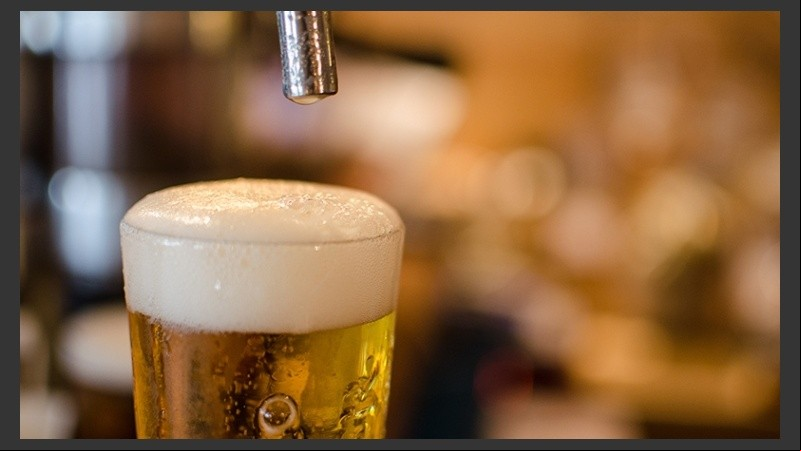 El especialista dijo que la espuma sirve para catar y juzgar la calidad de la cerveza.