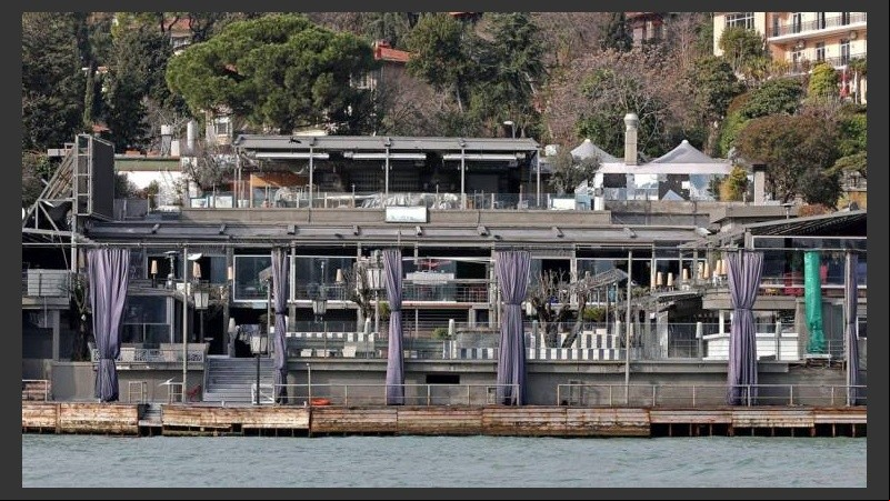 El frente de la disco Reina, en Estambul.