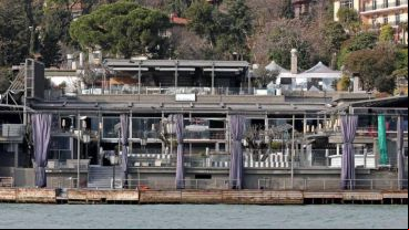 El frente de la disco Reina, en Estambul.