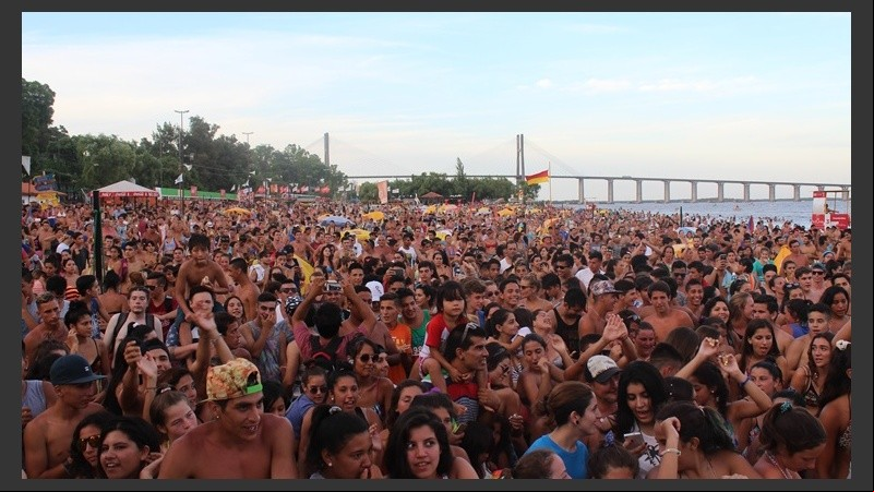 Una multitud asisitió al primer recital de Cultura Más Vos. 