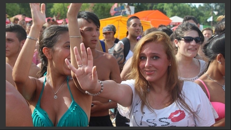 El público cantó y bailó durante toda la tarde.