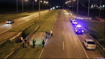 El lugar del tiroteo. La autopista permaneció cortada por un tiempo.