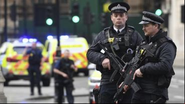 El atacante fue baleado por las fuerzas de seguridad británicas.