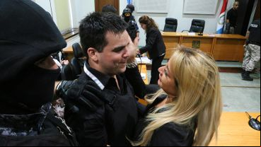Damario junto a su abogada Hilda Knaeblein.