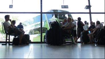 En la terminal, la línea 33/9 hacen punta de línea entre las plataformas 35 y 40.