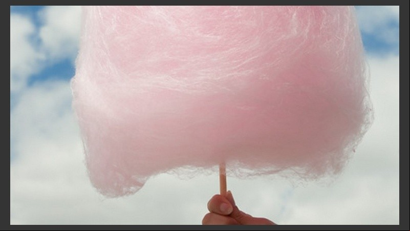 Un enorme copo de azúcar como nube. 