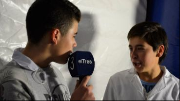 Los chicos dejaron sus mensajes en el estudio de televisión.