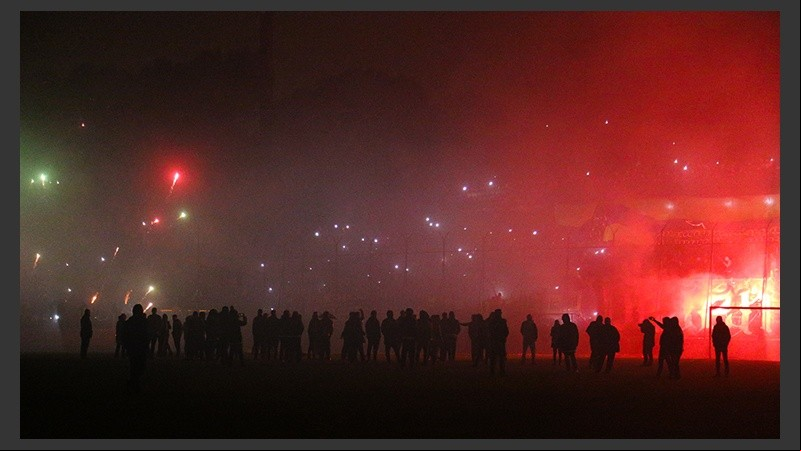 A las 20.01 se apagaron las luces y comenzó la fiesta.