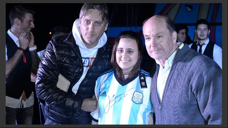 La ganadora de la camiseta de la selección autografiada por Messi.