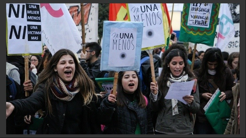 Ni Una Menos es un movimiento de protesta contra la violencia hacia las mujeres y su consecuencia más grave y visible, el feminicidio.