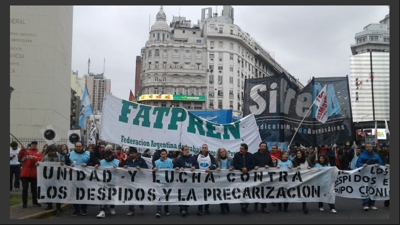 La Mesa Nacional de Trabajadores de Prensa que agrupa a los sindicatos y federaciones de prensa del país convocó la multitudinaria protesta.