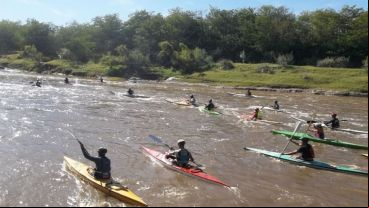 Carrera de kayak.