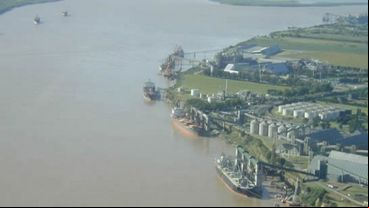 Puertos paralizados desde San Lorenzo a Timbúes.
