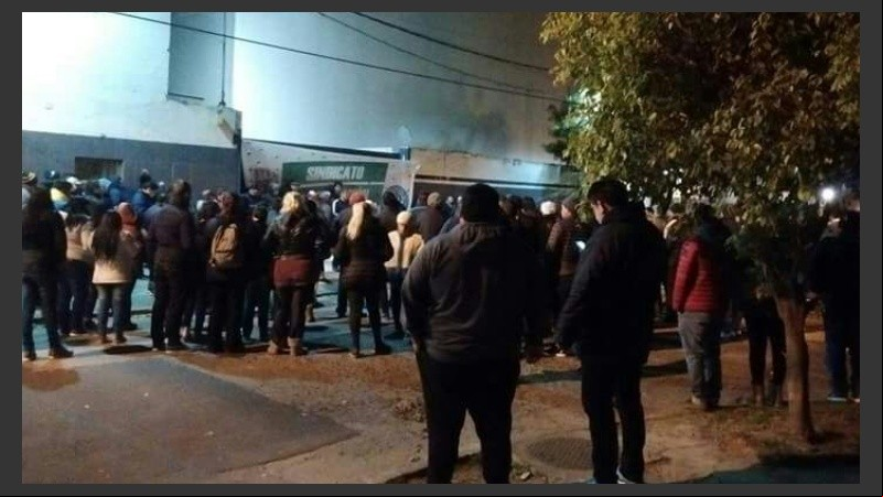 Los empleados recibieron la noticia este martes por la tarde por un cartel que estaba colocado en la puerta.