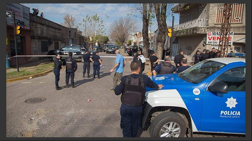 Conmoción y muchos policías en Cazadores y Callao.