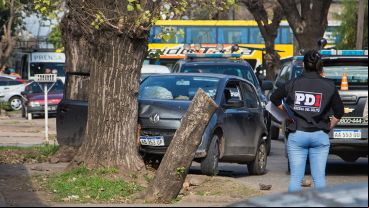 La PDI en el lugar del hecho. La persecución terminó con dos muertos.