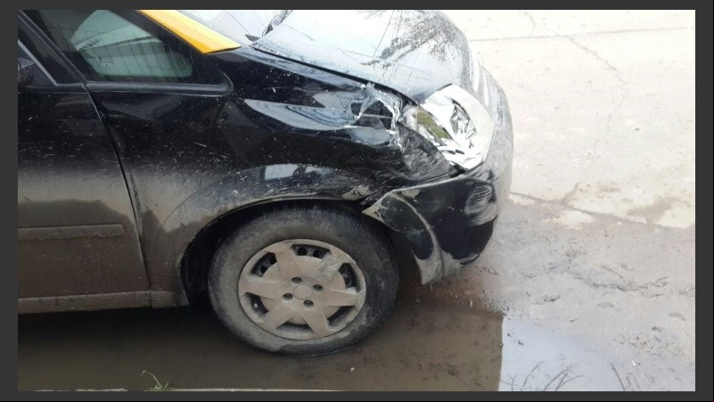 Así quedó la trompa del taxi. 