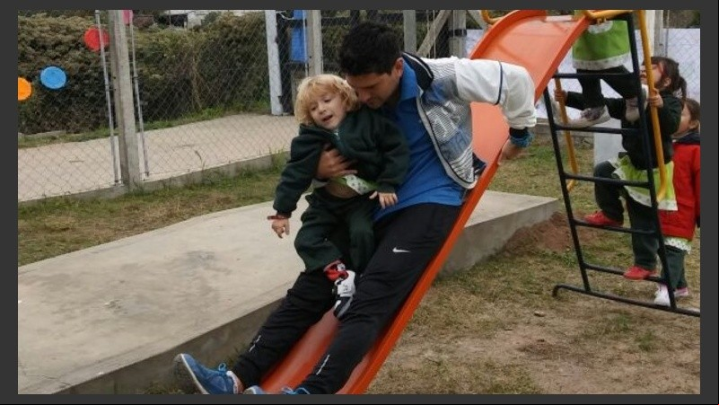 Facu tiene 4 años y padece una atrofia muscular espinal.