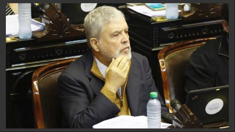 De Vido sigue atentamente la sesión desde su banca.
