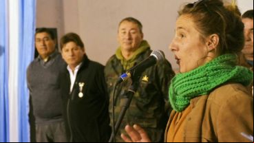 La realizadora y los ex combatientes.