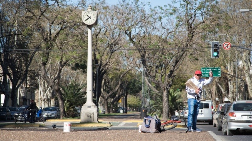 El rojo le da 54 segundos para vender y el verde 42 para descansar.
