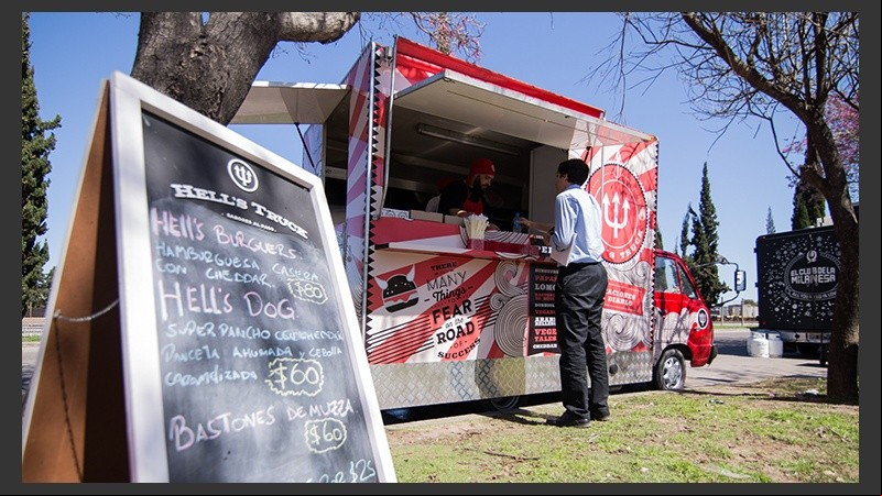 Los Food Trucks hicieron su debut este jueves al mediodía en el Parque Sunchales.