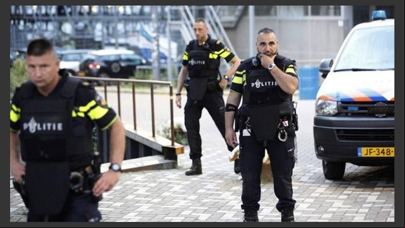 La policía holandesa al rescate. 