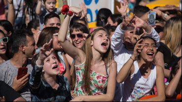 Chicas y chicos disfrutaron a pleno la fiesta de la radio en un día a puro sol.