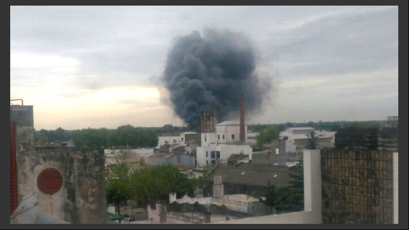El siniestro se percibió desde diferentes zonas de Rosario.