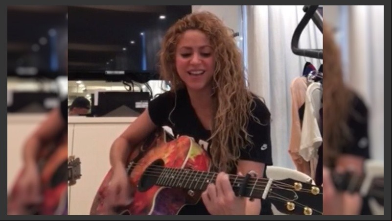 Shakira publicó un comunicado en Twitter en el que explica que sigue afectada por problemas en sus cuerdas vocales.