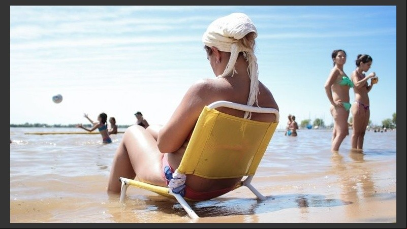 La exposición al sol sin protección trae consecuencias para la salud.