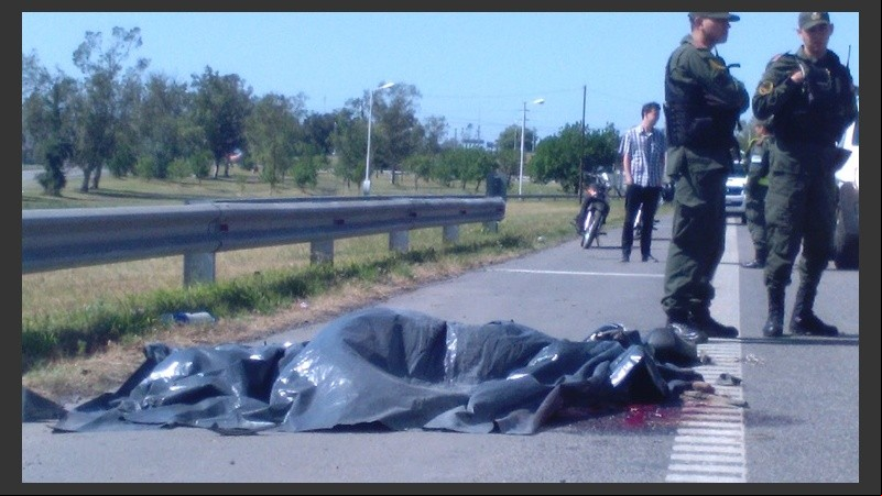 El motociclista falleció en Circunvalación y Sorrento.