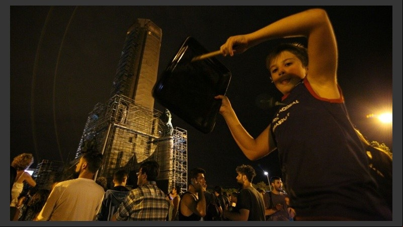Cacelorazo en el Monumento.