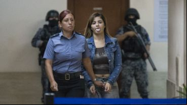 La novia de Alan Funes tras una audiencia en Tribunales.
