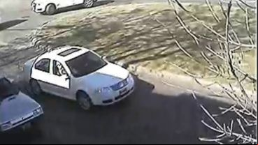 El momento en el que el auto blanco huye después de los tiros contra Demarre.
