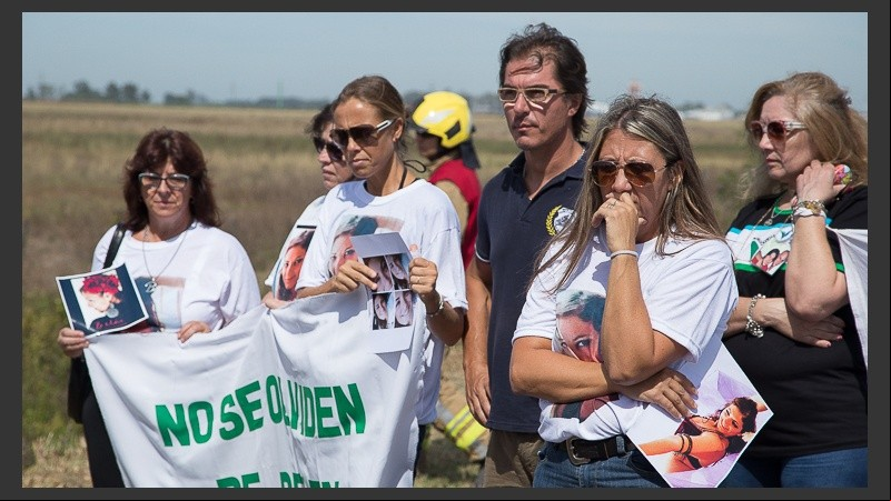 Sentido homenaje a las víctimas en el lugar de la tragedia. 