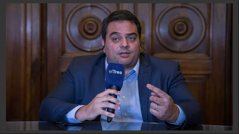 El ministro de Trabajo habló de la situación en Oil combustibles.
