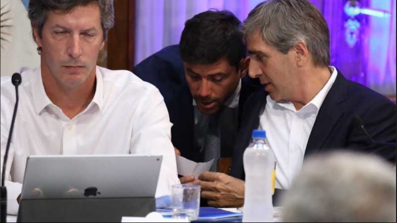 El momento en que Caputo le envía el polémico mensaje a Cerruti.