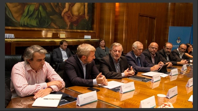 Los funcionarios provinciales se reunieron con Aranguren y Frigerio.