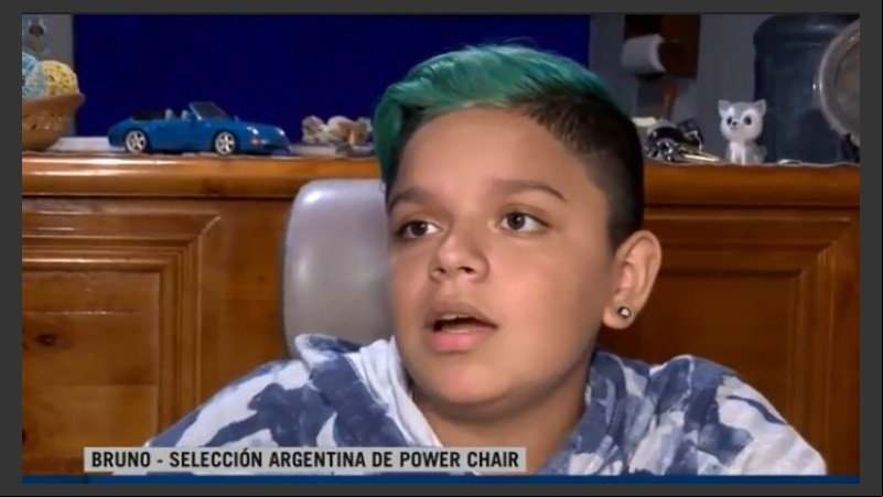 Bruno hace cuatro años que juega al fútbol y quiere seguir con su sueño.