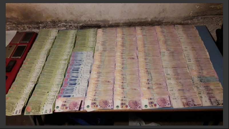 También se halló cocaína en uno de los lugares allanados.
