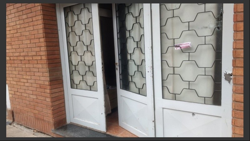 Otra vez balas en el frente de la casa de Vidal. 