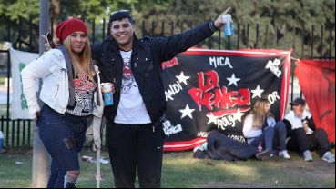 Fotos, risas, comida y algunos aprovecharon para dormir en la previa.
